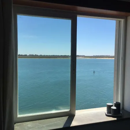 Janelas Do Mar Apartment